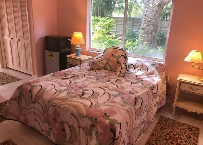 Beautiful Quiet Studio!!